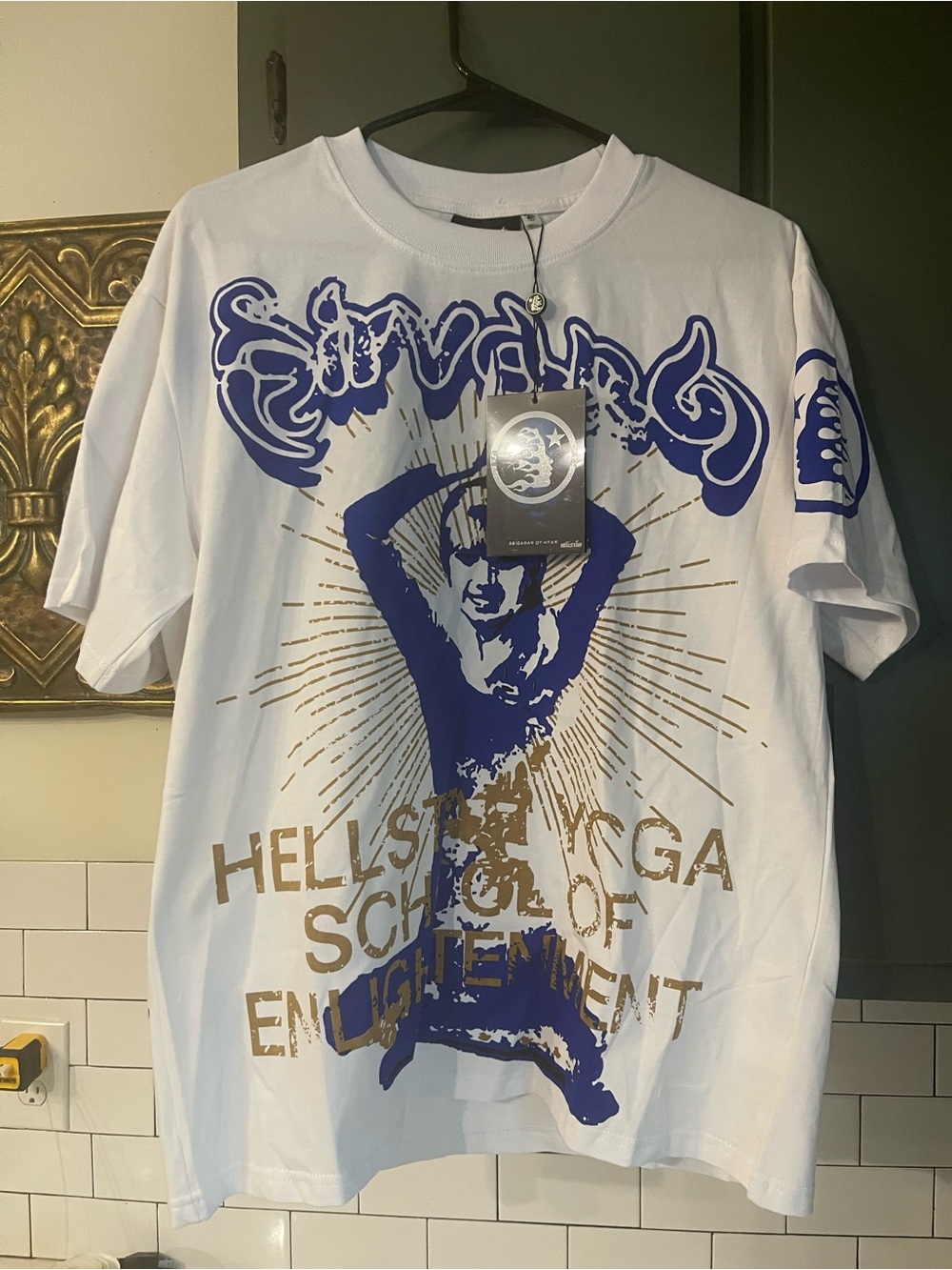 Mens Graphic Design Tee Size S.